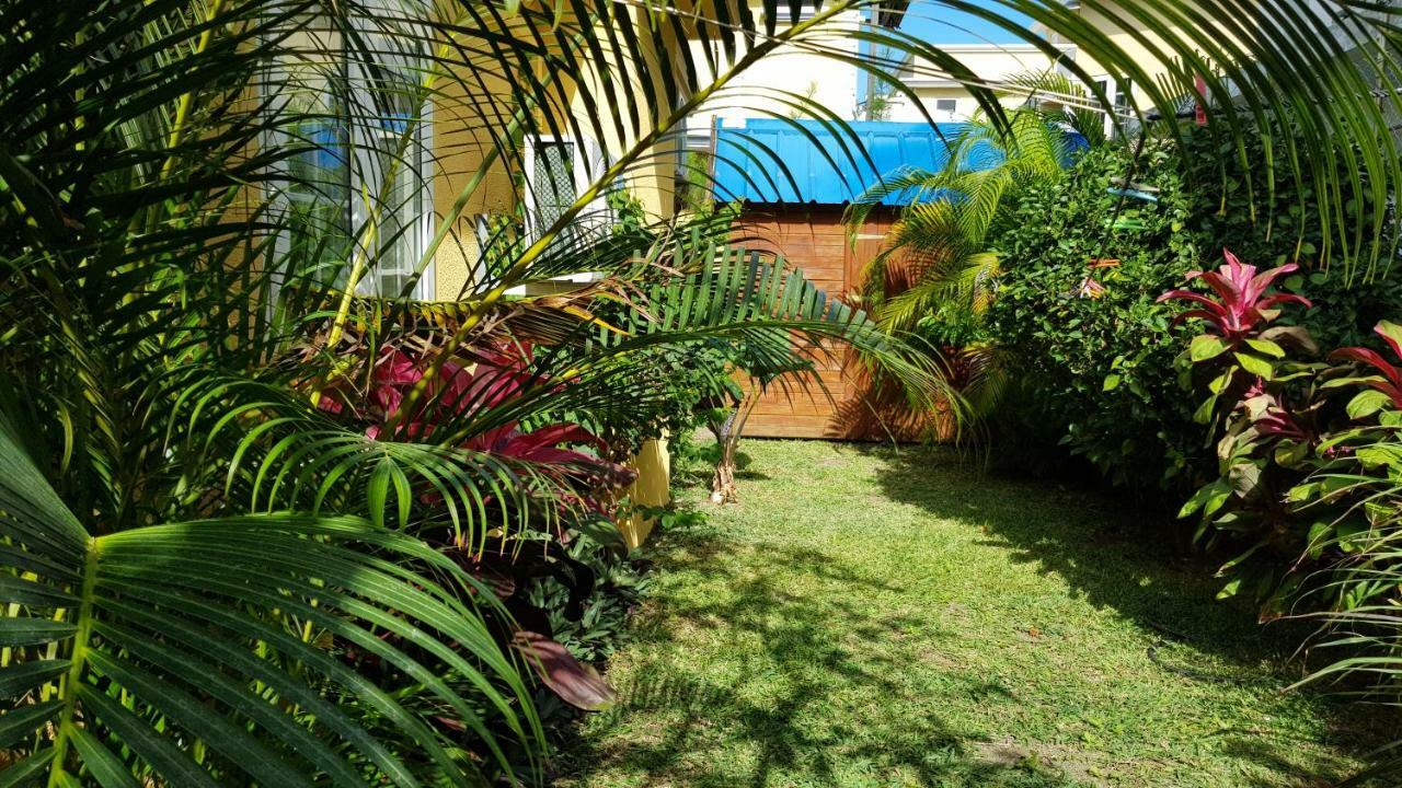 Villa Hibiscus Blue Bay Exterior photo